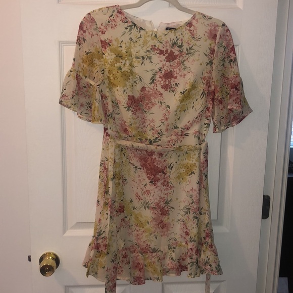 NWOT Ruffle Trim Belted Floral Print Dress - Picture 5 of 9